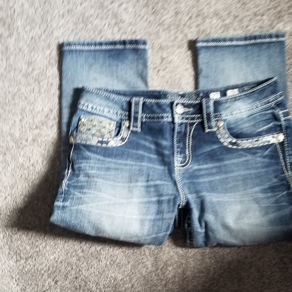 Miss Me mid rise capris - Picture 7 of 8